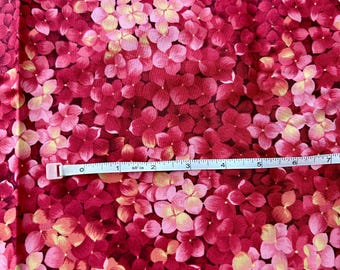 Tela de algodón estampada con flores de hortensia rosa de 1 yarda, Lake House Dry Goods, costura y acolchado.