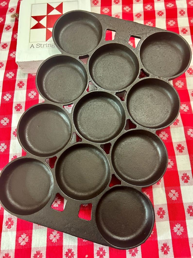 Vintage Cast Iron Gem Muffin Baking Pan No. 2, 11 Cups Biscuit Roll ...