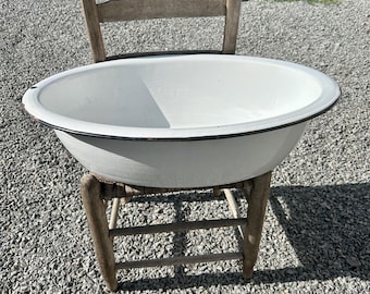 Large Oval Vintage White Enamelware Wash Tub: Child's Bath, Photo Prop Display 26x19x6.5 inches