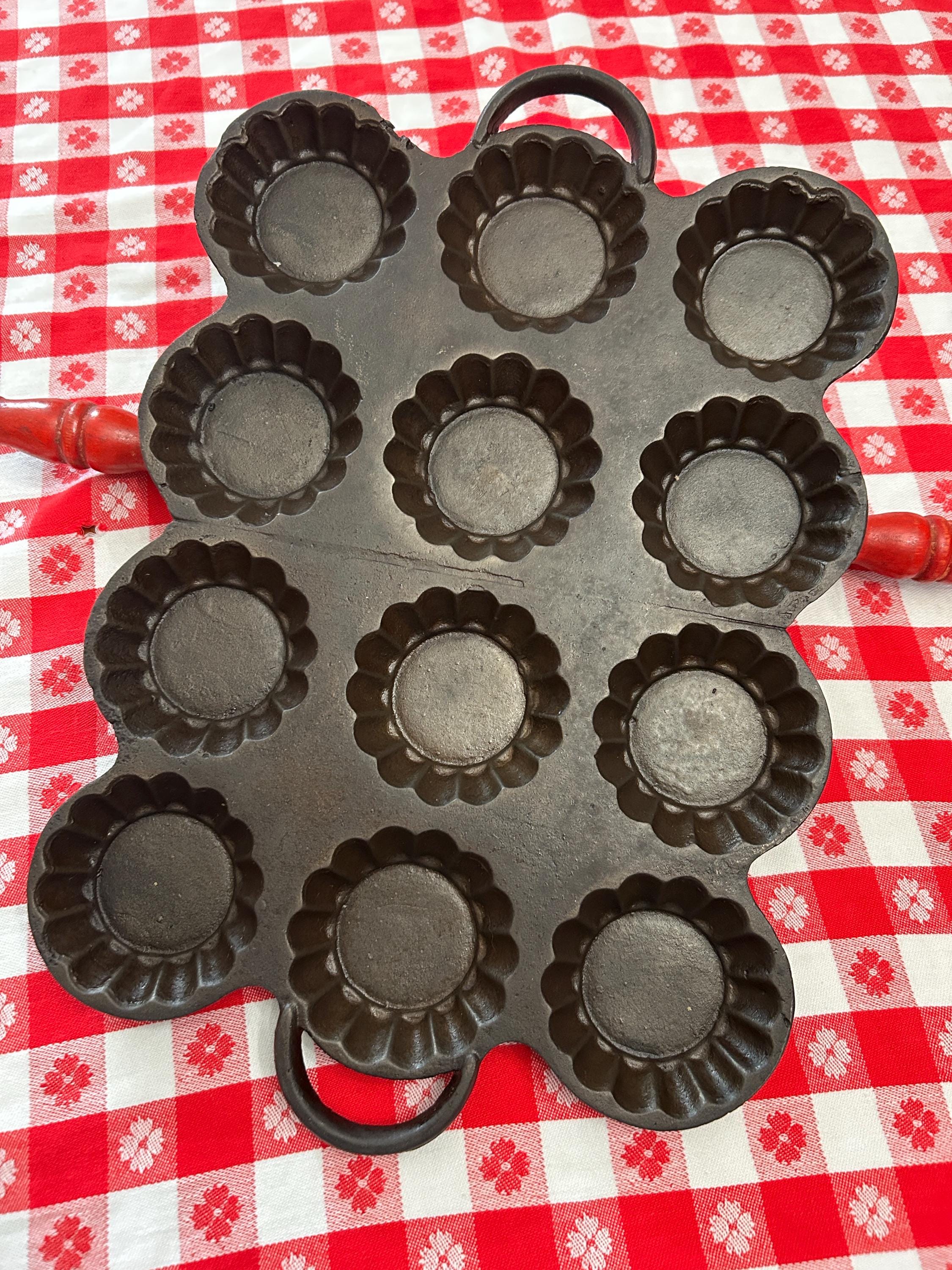 Antique Cast Iron Fluted Tart Pan w Gate Marks, 12 Cup, Late 1800s Unusual Hard to Find, Gem Muffin Cornbread Baking, Rare, Collector Gift