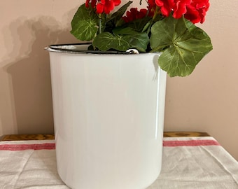 Cubo grande vintage de esmalte blanco, decoración rústica de estilo rústico esmaltado para el hogar.