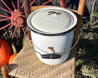 Lg. Vintage White Enamelware Chamber Pot w Lid, Black Trim, Rustic Farmhouse Enamel Seasonal Decor