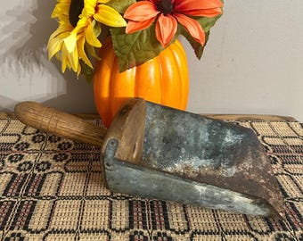 Vintage Wood & Rusty Metal Grain Feed Scoop, Rustic Prim Cabin Farmhouse Fall Decor