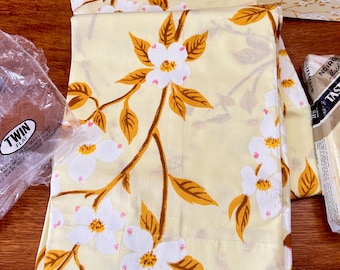 Sábana plana individual amarilla vintage sin usar: Estampado floral de cornejo blanco 66 x 96