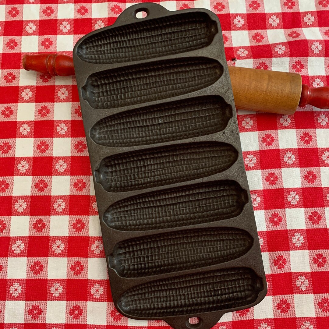 Vintage Cast Iron Corn Stick Pan, Cornbread 7 Cornsticks, Unmarked