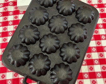 Vintage Turk's Head Cast Iron Muffin Pan, Large 12 Cup Gem, Restored Cornbread Baking