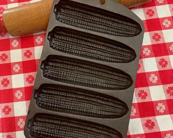 Vintage Cast Iron Corn Bread Pan, Unmarked Lodge FIVE Cornstick, Restored Ready to Use, Cornbread 5 Corn Sticks, Small Baking Camping Pan