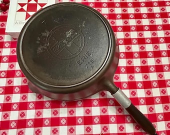Vintage Griswold #7 Slant Logo Cast Iron Skillet w Wooden Handle, 9.75 in. Frying Pan