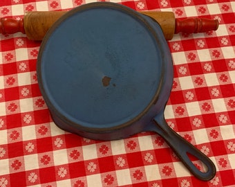 Vintage Triangular Shaped 9 inch Cornbread Pan Cast Iron Skillet Made In USA