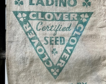 Saco de tela vintage para semillas, algodón ladino sin blanquear con tréboles verdes, proyecto de reutilización.