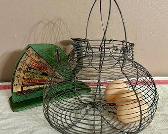 Vintage Round Wire Egg Basket w Handle, Lightweight, Rustic Farmhouse Barn Decor