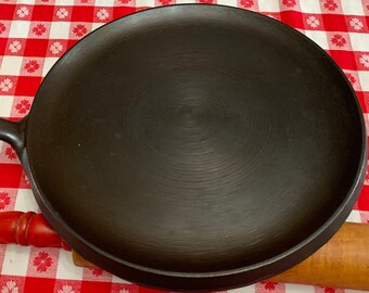 Wagner Ware Cast Iron Griddle, Sidney O 1109 C, approx. 11 Inch, Restored Vintage Round Hand Griddle for Pancakes Baking Grilling Camping