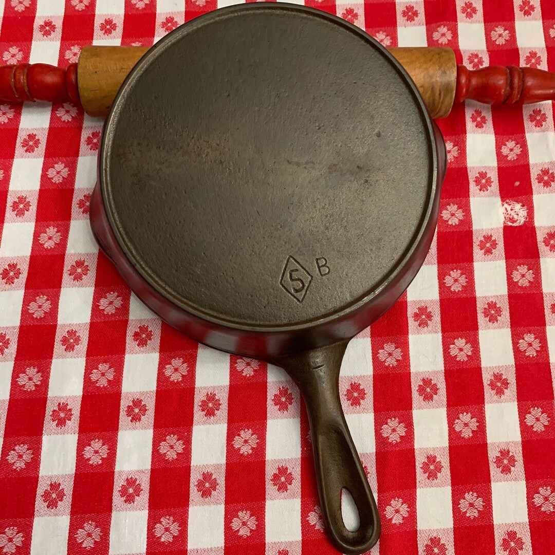 No. 5 CHF Cast Iron Skillet Diamond Logo 5 B W Heat Ring, 8 Inch ...