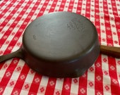 NO. 8 Wagner Ware Cast Iron Skillet, Vintage Sidney O 1058, 10.5 inch diameter, Cooking Frying Baking Searing Camping, Farmhouse Decor