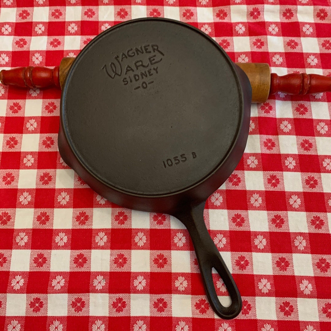 No. 5 Wagner Ware Cast Iron Skillet With Heat Ring, 5 Sidney O 1055B