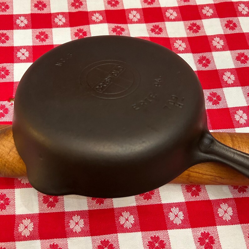 No. 3 Griswold Cast Iron Skillet, Vintage 3 Small Logo Erie PA 709 H