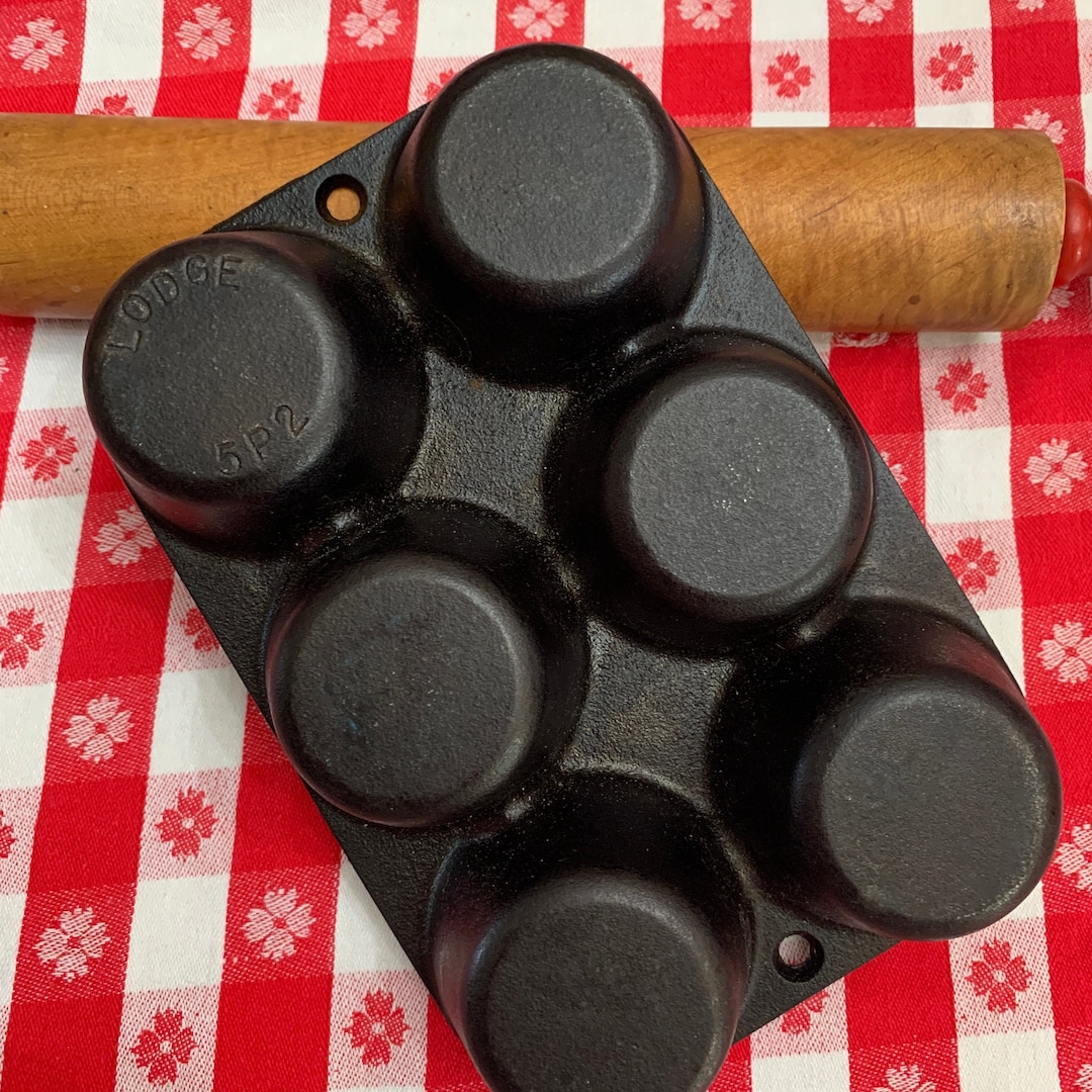 Vintage Cast Iron Popover Pan, Lodge 5P2, Cornbread Muffins, Small 6