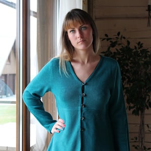 Ausgestellter Leinen Cardigan | Locker geschnittener Pullover für Frauen | Rüschensaum