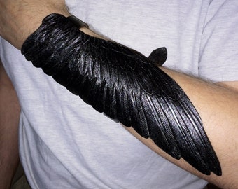 Ala di corvo - Bracciale / bracciale con polsino in pelle corvo lavorato a mano - Ala in pelle nera con sfumatura argento - Esclusivo jewerly per cosplay
