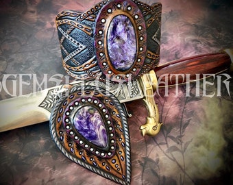 Tooled leather jewellery set with charoite cabochons & silver color furniture - Handmade jewelry set - Matching bracelet and pendant