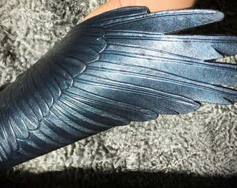 Raven wings - Pair of hand tooled leather winged bracers for LARP - Black leather cosplay fantasy shamanic wings with iridescent sheen