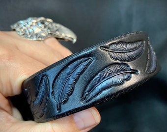 Black tooled leather bracelet with iridescent feathers - Stylish gift for ages - Unisex leather cuff bracelet