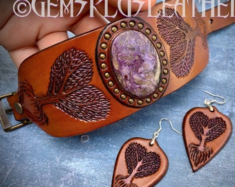 Tooled leather jewelry set - Cuff bracelet with purple charoite and heart shaped earrings - Artisan jewelry for the Special One