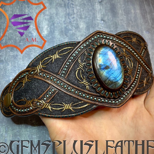 Hand tooled leather men’s cuff bracelet with labradorite - Stylish jewelry by Gemsplusleather - Exclusive gift for him