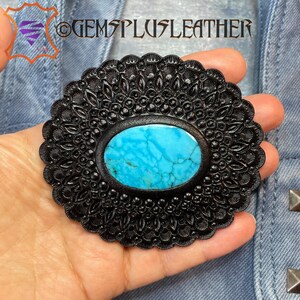 Hand punzierte Leder Concho mit Türkis - Natürliches Edelstein Accessoire - Edelstein für eine Tasche - Taschenmacher Zubehör
