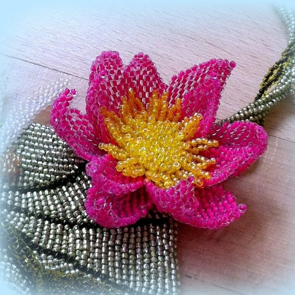 Pattern & tutorial for beaded lotus / water lily - DIY artisan jewellery