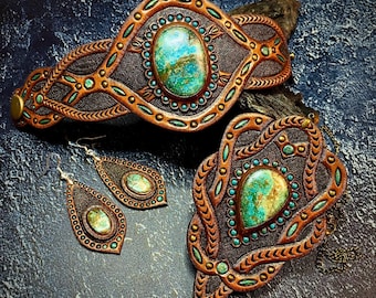 Conjunto de joyería bohemia de cuero repujado hecho a mano con crisocola