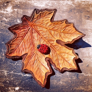 Hand tooled leather maple leaf & ladybug pin brooch - Autumn design for elegant ladies - Leather leaf hair barrette - Maple leaf pendant