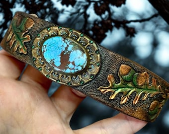 Brazalete de cuero hecho a mano: turquesa, hoja de roble y bellota