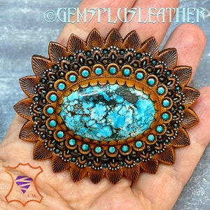 Hand punzierte Leder Concho mit Türkis - Natürliches Edelstein Accessoire - Edelstein für eine Tasche - Taschenmacher Zubehör