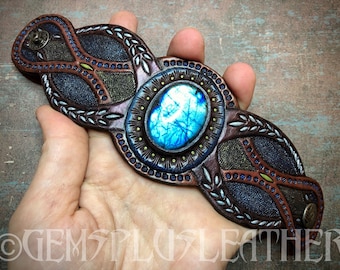 Hand tooled leather fantasy cuff bracelet with blue labradorite and iridescent sheen - Artisan jewellery for cosplay, LARP, theatre
