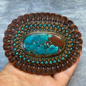 Hand punzierte Leder Concho mit Türkis - Natürliches Edelstein Accessoire - Edelstein für eine Tasche - Taschenmacher Zubehör