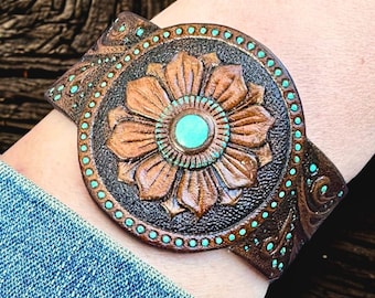 Pulsera de cuero labrado: brazalete turquesa estilo occidental - Joyería bohemia pintada a mano