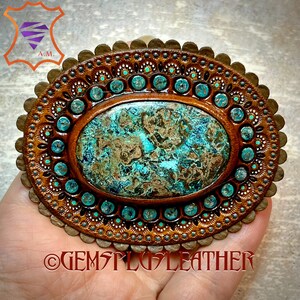 Handpunzierte Leder Concho mit Azurit Cabochon - Natürliches Edelstein Zubehör - Shattuckit Concho - Taschenzubehör - Taschenmacherzubehör