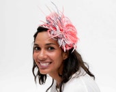 Aboyne - Tocado rosa, tocado de plumas rosas, tocado para invitada, invitada de boda, tocado para madrina, tocado gris, boda de dia, tocados