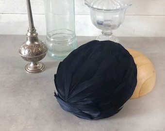 Black pillbox hat, Jackie Kennedy style, wedding pillbox hat, cocktail hat, Audrey Hepburn style black wedding hat