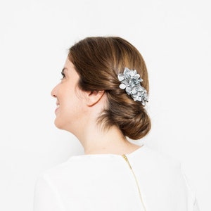 Ùna - Floral Headpiece with silver flowers and leaves