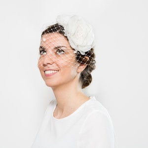 Isla - Bride birdcage veil, White fascinator with veil, bride floral headpiece, white cocktail hat, ivory fascinator veil, bridal headpiece