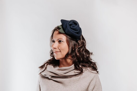 Palomilla Blue Cocktail Hat, Blue Ascot Hat, Navy Blue Pillbox Hat, Navy Blue Fascinator, Blue Tea Party Hat, Derby Hats Women, Winter fascianator
