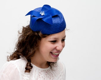 Pillbox hat, Audrey Hepburn style, Audrey Hepburn hat, tea party hat, cocktail hat, wedding guest hat, blue fascinator