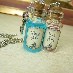 Drink Me & Eat Me 2ml Glass Bottle Necklace Set - Alice in Wonderland Vial Pendant - Fantasy Cosplay Potion Charm