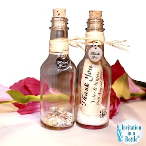 Message Bottle Favor by Invitation In A Bottle ™ - Bedankkaart of plaatskaart of bewaar de datum voor bruiloft, strandfeest, bestemming