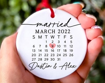 Wedding Christmas Gift 2022 Married Ornament Wedding Date Ornament Anniversary Newlywed Engagement Gift Ceramic Personalized Gift for Couple