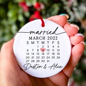 Wedding Christmas Gift 2022 Married Ornament Wedding Date Ornament Anniversary Newlywed Engagement Gift Ceramic Personalized Gift for Couple