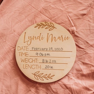 Newborn Announcement Wooden Sign, Engraved Baby Name, Round Wooden Baby Name, Baby Shower Gift, Baby Name Reveal, Milestones Baby Card
