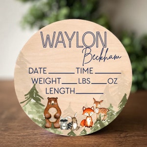 Nombre del bebé Anuncio de nacimiento Bebé niño regalo signo bosque decoración nacimiento estadística signo bebé vivero decoración niño nombre signo animal tema vivero regalo